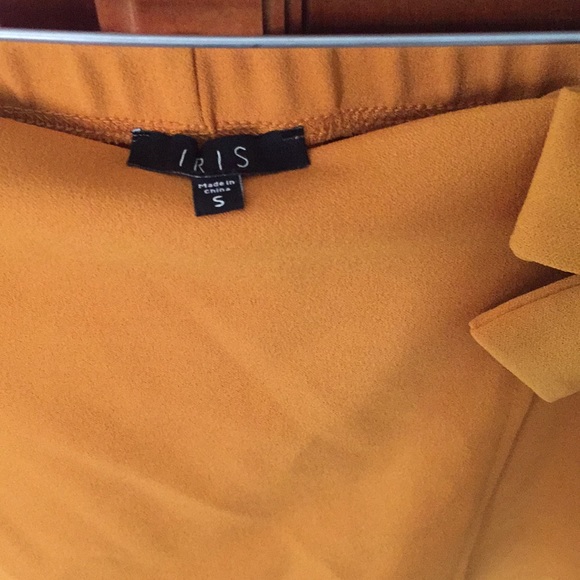 A elegant/casual short with a nice laze🎀 - Picture 3 of 4